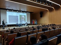 Miguel Ángel Noceda, Premio Estrañi 2025, reflexiona sobre el papel del periodismo en nuestros días en la Universidad Europea del Atlántico