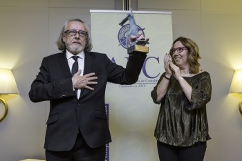 Pablo Hojas recibe el Premio Estrañi de la APC. (Foto: ROBERTO RUIZ)