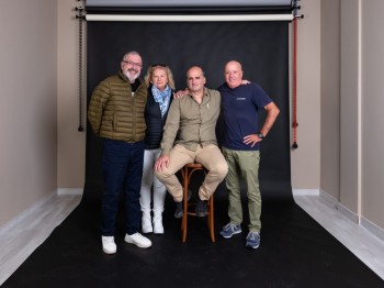 En la fotografía de Raúl Lucio, de izquierda a derecha: Carlos Báscones, Teresa del Hoyo, Celestino Arce y Esteban Cobo.