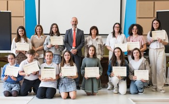 Foto de familia de la entrega de premios del IV Concurso InterAulas de periodismo escolar.