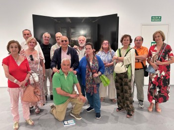 Periodistas de la Agrupación Sénior junto a Salvador Carretero, director del MAS