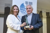 Lino Javier reivindica el periodismo de calle al recibir el Premio Estrañi